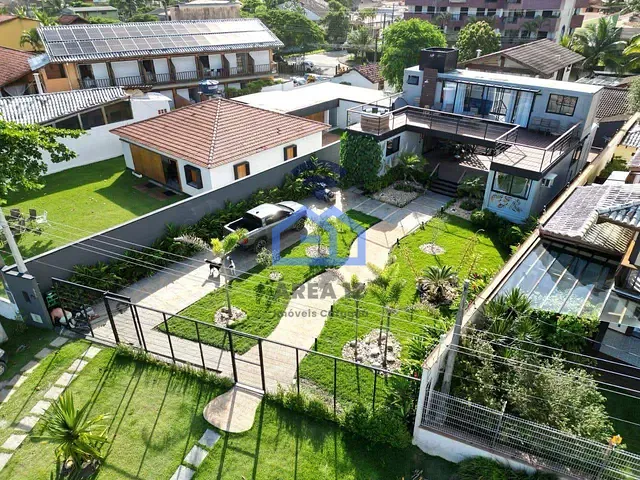 Sobrado com 495m² 3 quartos e 4 banheiros, à venda, no bairro Massaguaçu em Caraguatatuba