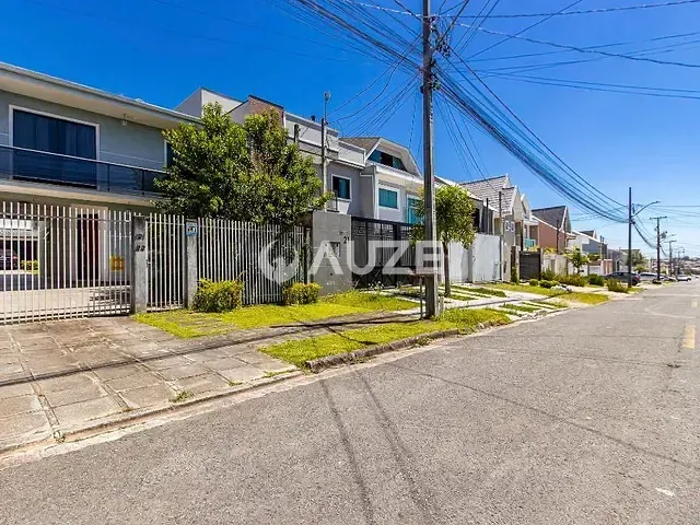 Sobrado com 141m² 3 quartos e 3 banheiros, à venda, no bairro Xaxim em Curitiba