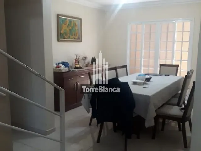 Sobrado com 200m² 3 quartos e 2 banheiros, à venda, no bairro Uvaranas em Ponta Grossa