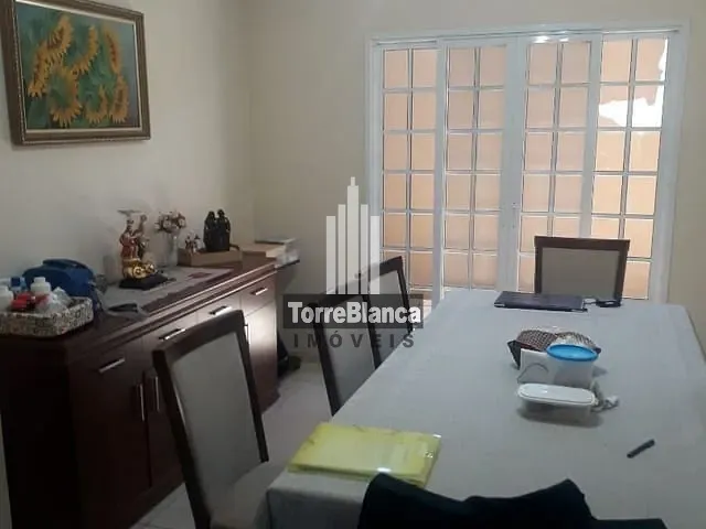 Sobrado com 200m² 3 quartos e 2 banheiros, à venda, no bairro Uvaranas em Ponta Grossa