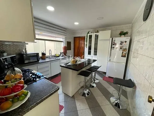 Sobrado com 360m² 3 quartos e 2 banheiros, à venda, no bairro Vila Bandeirante em Campo Grande