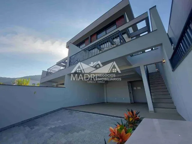 Sobrado com 156m² 3 quartos e 2 banheiros, à venda, no bairro São Sebastião em Palhoça