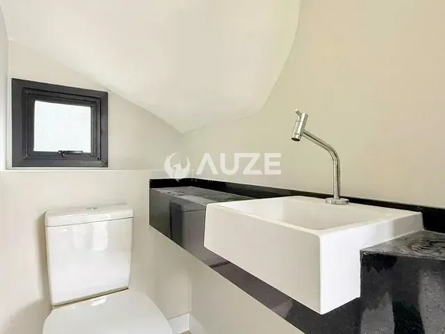 Sobrado com 120m² 3 quartos e 2 banheiros, à venda, no bairro Capão Raso em Curitiba