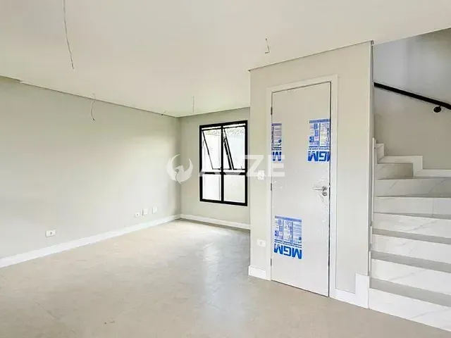 Sobrado com 120m² 3 quartos e 2 banheiros, à venda, no bairro Capão Raso em Curitiba