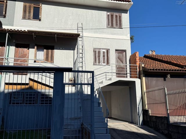 Sobrado 2 quartos e 2 banheiros, à venda, no bairro Presidente Vargas em Caxias do Sul