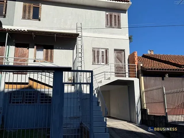Sobrado 2 quartos e 2 banheiros, à venda, no bairro Presidente Vargas em Caxias do Sul
