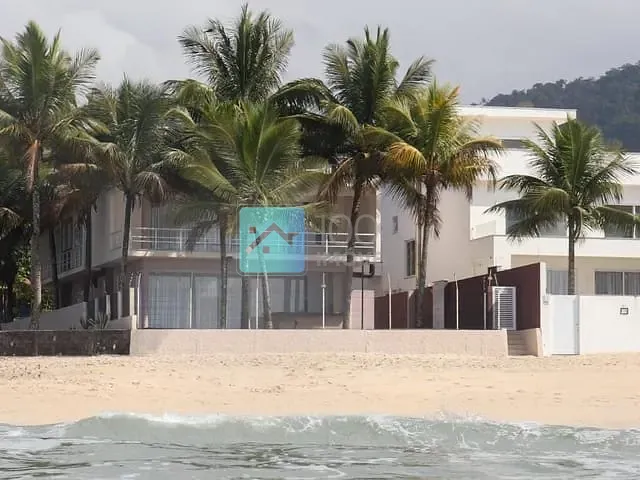 Sobrado com 630m² 4 quartos e 4 banheiros, à venda ou para alugar, no bairro Santa Cruz em Não informado
