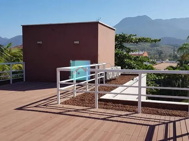 Sobrado com 630m² 4 quartos e 4 banheiros, à venda ou para alugar, no bairro Santa Cruz em Não informado