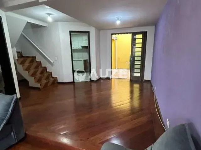 Sobrado com 123m² 3 quartos e 3 banheiros, à venda, no bairro Santa Cândida em Curitiba