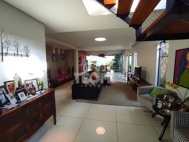 Sobrado com 380m² 3 quartos e 4 banheiros, à venda, no bairro Vila Jaboticabeira em Taubaté