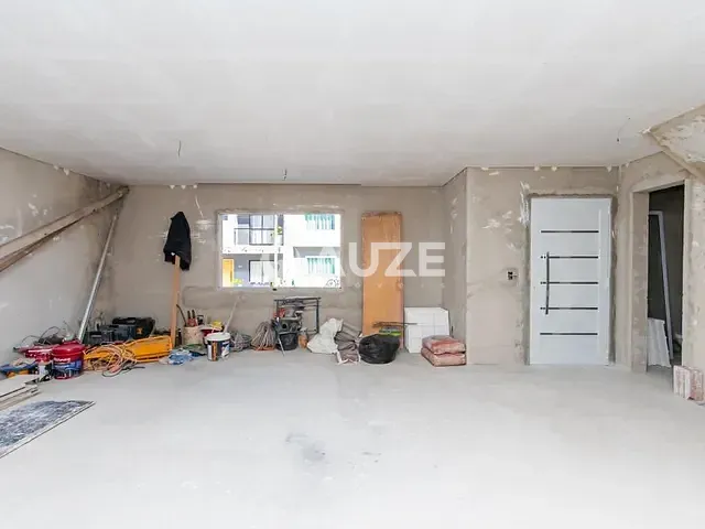 Sobrado com 233m² 4 quartos e 3 banheiros, à venda, no bairro Pinheirinho em Curitiba