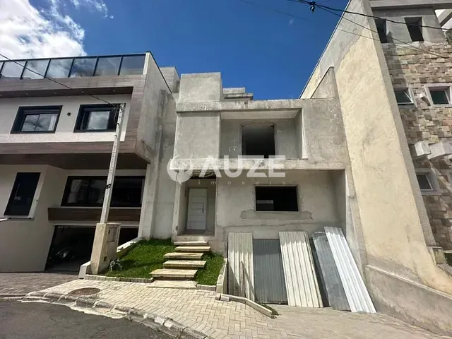 Sobrado com 233m² 4 quartos e 3 banheiros, à venda, no bairro Pinheirinho em Curitiba