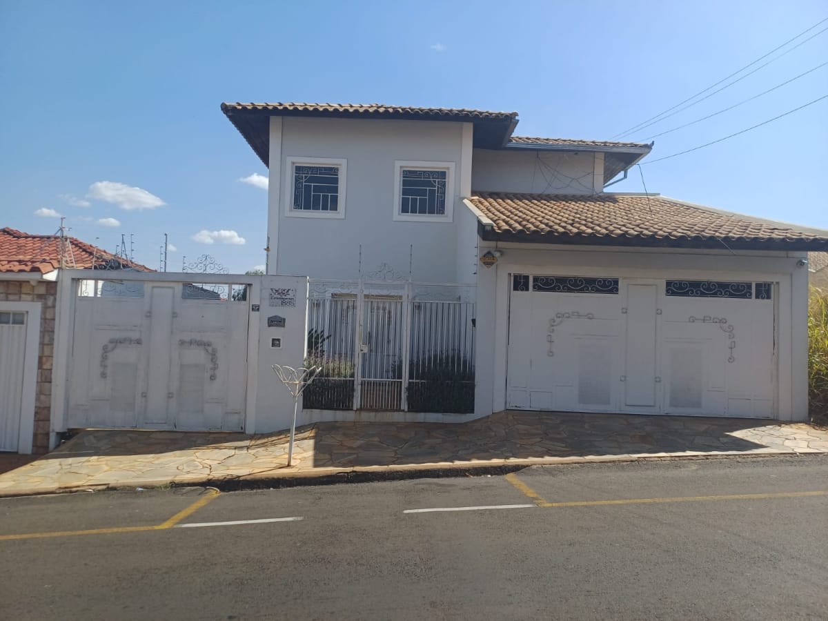 Sobrado para venda em Jardim Barão com 4 quartos, sendo 4 suítes , 327m²