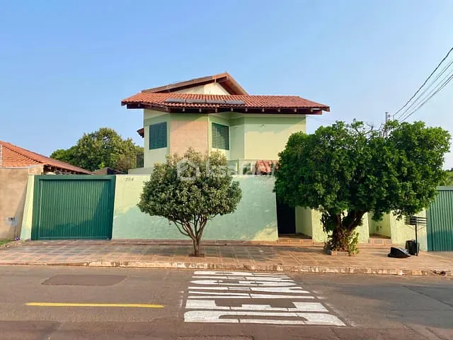 Sobrado com 560m² 4 quartos e 5 banheiros, à venda, no bairro Vila Vilas Boas em Campo Grande