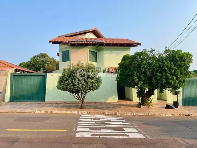 Sobrado com 560m² 4 quartos e 5 banheiros, à venda, no bairro Vila Vilas Boas em Campo Grande