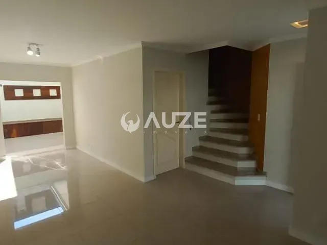 Sobrado com 160m² 3 quartos e 2 banheiros, à venda, no bairro Uberaba em Curitiba