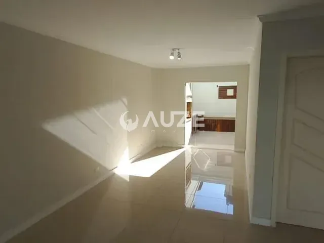 Sobrado com 160m² 3 quartos e 2 banheiros, à venda, no bairro Uberaba em Curitiba