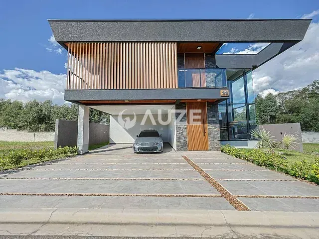 Sobrado com 326m² 3 quartos e 5 banheiros, à venda, no bairro Butiatumirim em Colombo