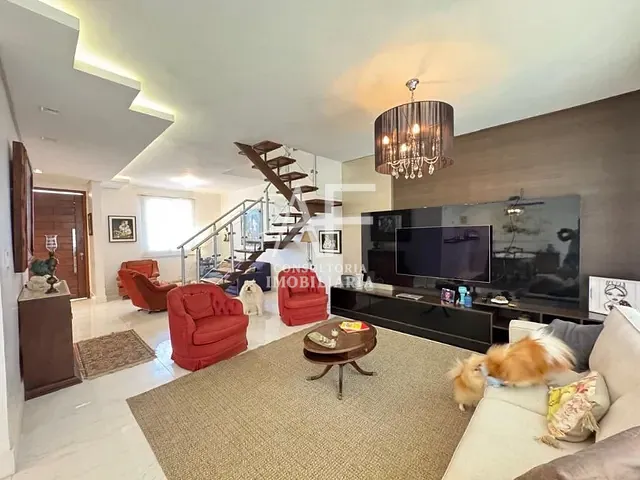 Sobrado com 300m² 3 quartos e 3 banheiros, à venda, no bairro Condomínio Residencial Tecoara em Taubaté