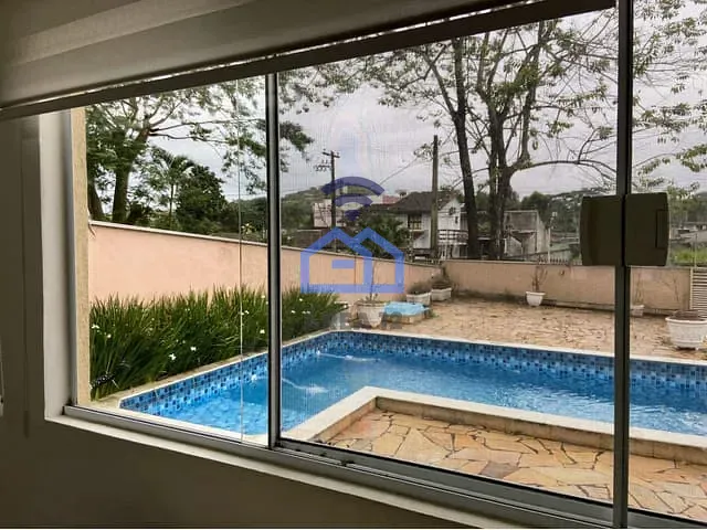 Sobrado 5 quartos e 4 banheiros, à venda, no bairro Jardim Terralão em Caraguatatuba