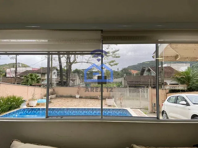 Sobrado 5 quartos e 4 banheiros, à venda, no bairro Jardim Terralão em Caraguatatuba