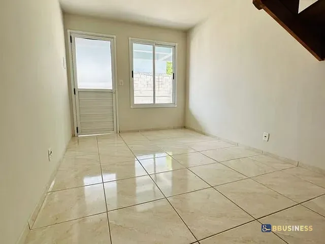Sobrado 2 quartos e 1 banheiro, à venda, no bairro Santo Antônio em Caxias do Sul