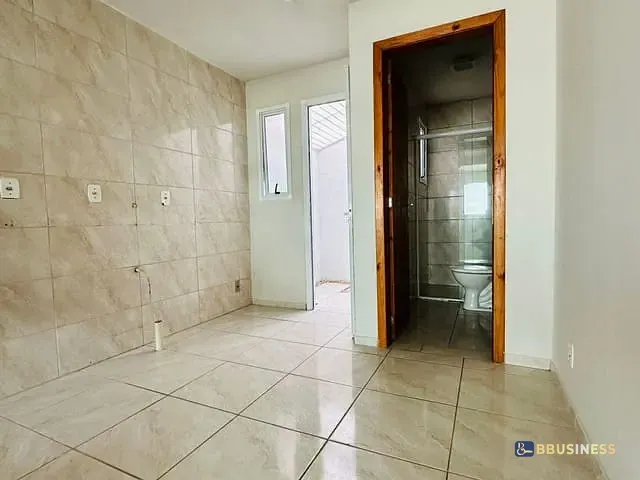 Sobrado 2 quartos e 1 banheiro, à venda, no bairro Santo Antônio em Caxias do Sul