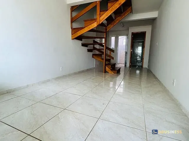 Sobrado 2 quartos e 1 banheiro, à venda, no bairro Santo Antônio em Caxias do Sul