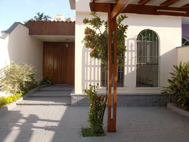 Foto do Sobrado - Sobrado Residl. e Coml. à venda, pertinho do metrô Conceição, 2 dorm., 2 vagas, entrada lateral, por R$ 780.000,00 - Vila Guarani (Zona Sul) - São Paulo/SP | Paulista Imóveis