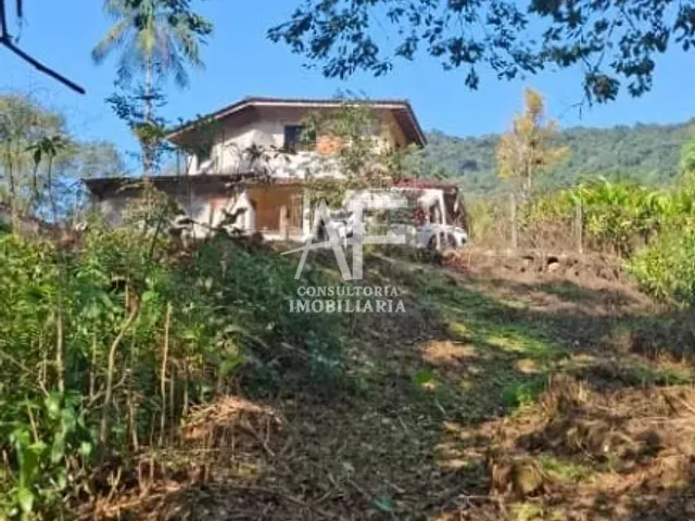 Sobrado com 1550m² 6 quartos e 3 banheiros, à venda, no bairro Mato Dentro em Ubatuba
