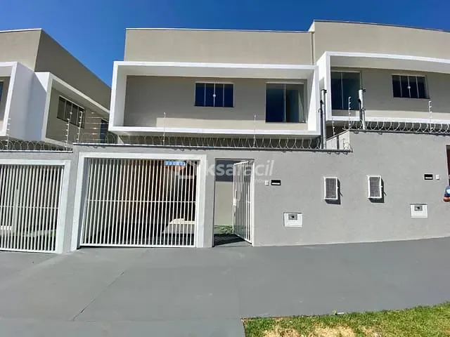 Sobrado com 116m² 3 quartos e 3 banheiros, à venda, no bairro Guanandi em Campo Grande