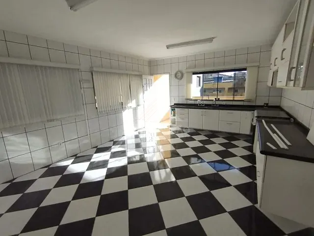 Sobrado com 390m² 4 quartos e 6 banheiros, à venda, no bairro Jardim Guapituba em Mauá