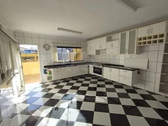 Sobrado com 390m² 4 quartos e 6 banheiros, à venda, no bairro Jardim Guapituba em Mauá
