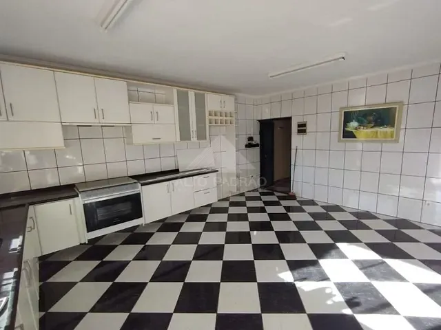 Sobrado com 390m² 4 quartos e 6 banheiros, à venda, no bairro Jardim Guapituba em Mauá