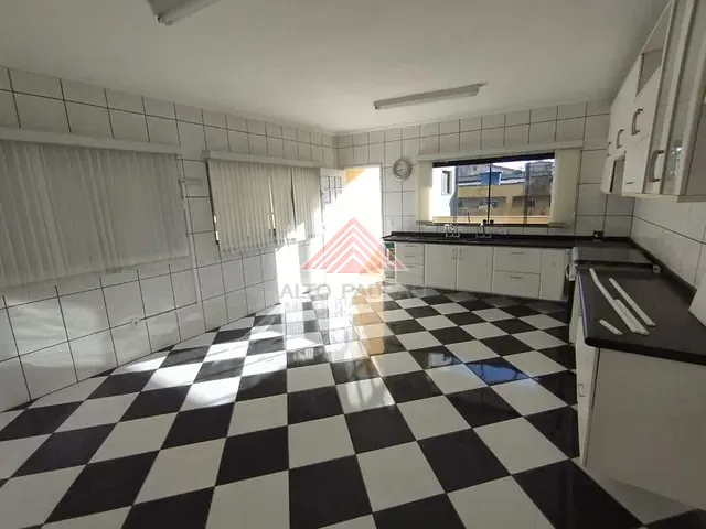 Sobrado com 390m² 4 quartos e 6 banheiros, à venda, no bairro Jardim Guapituba em Mauá