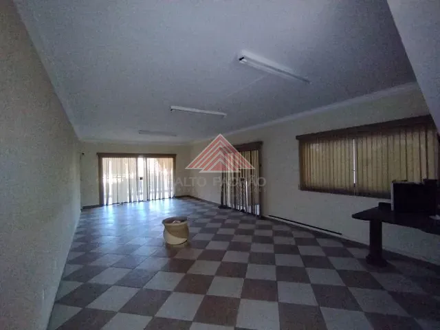 Sobrado com 390m² 4 quartos e 6 banheiros, à venda, no bairro Jardim Guapituba em Mauá