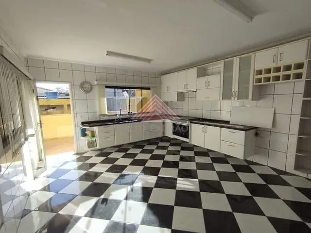 Sobrado com 390m² 4 quartos e 6 banheiros, à venda, no bairro Jardim Guapituba em Mauá