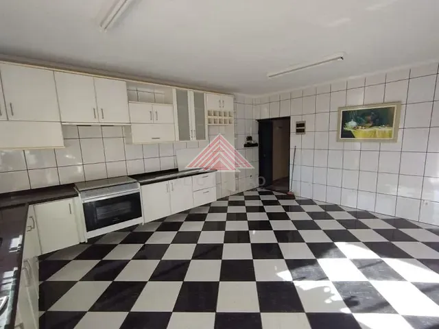 Sobrado com 390m² 4 quartos e 6 banheiros, à venda, no bairro Jardim Guapituba em Mauá