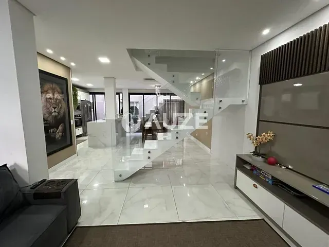 Sobrado com 300m² 4 quartos e 3 banheiros, à venda, no bairro Sítio Cercado em Curitiba