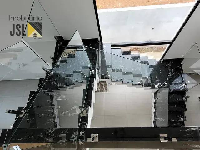 Sobrado com 250m² 3 quartos e 3 banheiros, à venda, no bairro Residencial Colinas em Caçapava