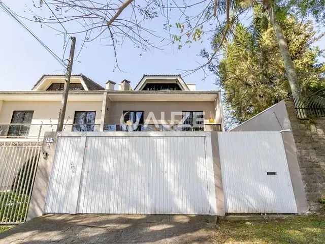 Sobrado com 330m² 3 quartos e 6 banheiros, à venda, no bairro Água Verde em Curitiba
