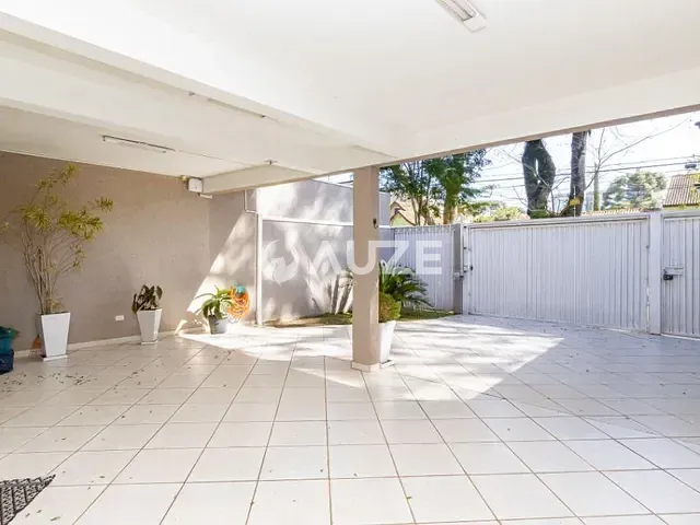 Sobrado com 330m² 3 quartos e 6 banheiros, à venda, no bairro Água Verde em Curitiba