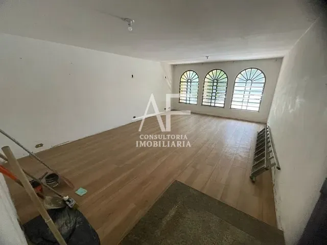 Sobrado com 300m² 5 quartos e 3 banheiros, à venda, no bairro Santa Luzia em Taubaté