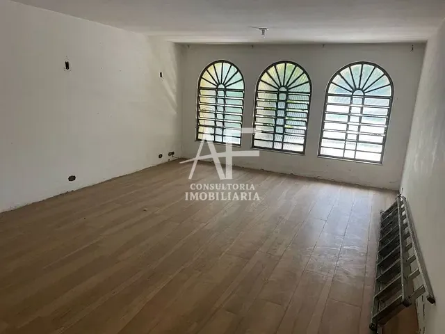 Sobrado com 300m² 5 quartos e 3 banheiros, à venda, no bairro Santa Luzia em Taubaté