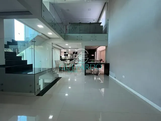 Sobrado com 330m² 3 quartos e 4 banheiros, à venda, no bairro Operária em Londrina