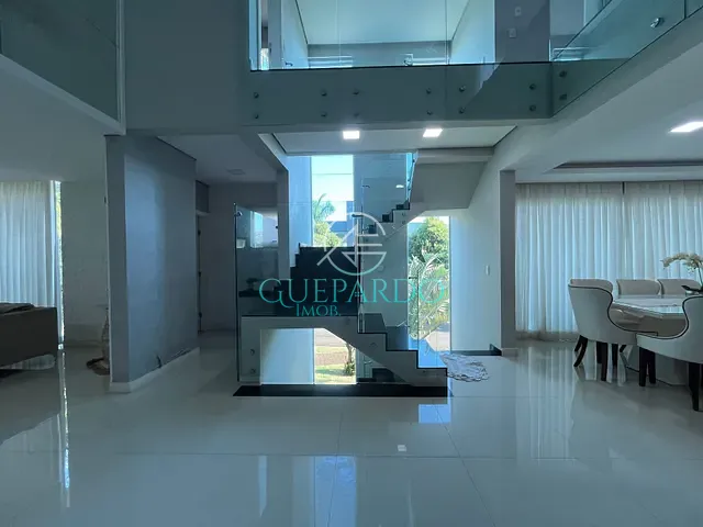 Sobrado com 330m² 3 quartos e 4 banheiros, à venda, no bairro Operária em Londrina