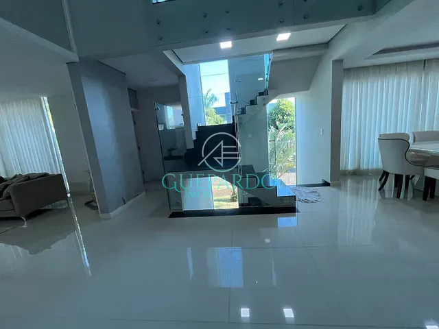 Sobrado com 330m² 3 quartos e 4 banheiros, à venda, no bairro Operária em Londrina
