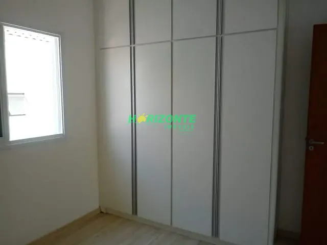 Sobrado com 250m² 3 quartos e 4 banheiros, para alugar, no bairro Urbanova em São José dos Campos