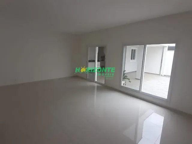 Sobrado com 250m² 3 quartos e 4 banheiros, para alugar, no bairro Urbanova em São José dos Campos