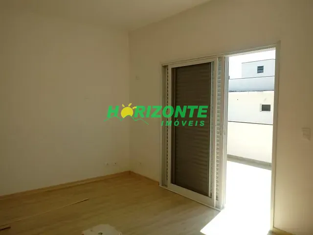 Sobrado com 250m² 3 quartos e 4 banheiros, para alugar, no bairro Urbanova em São José dos Campos